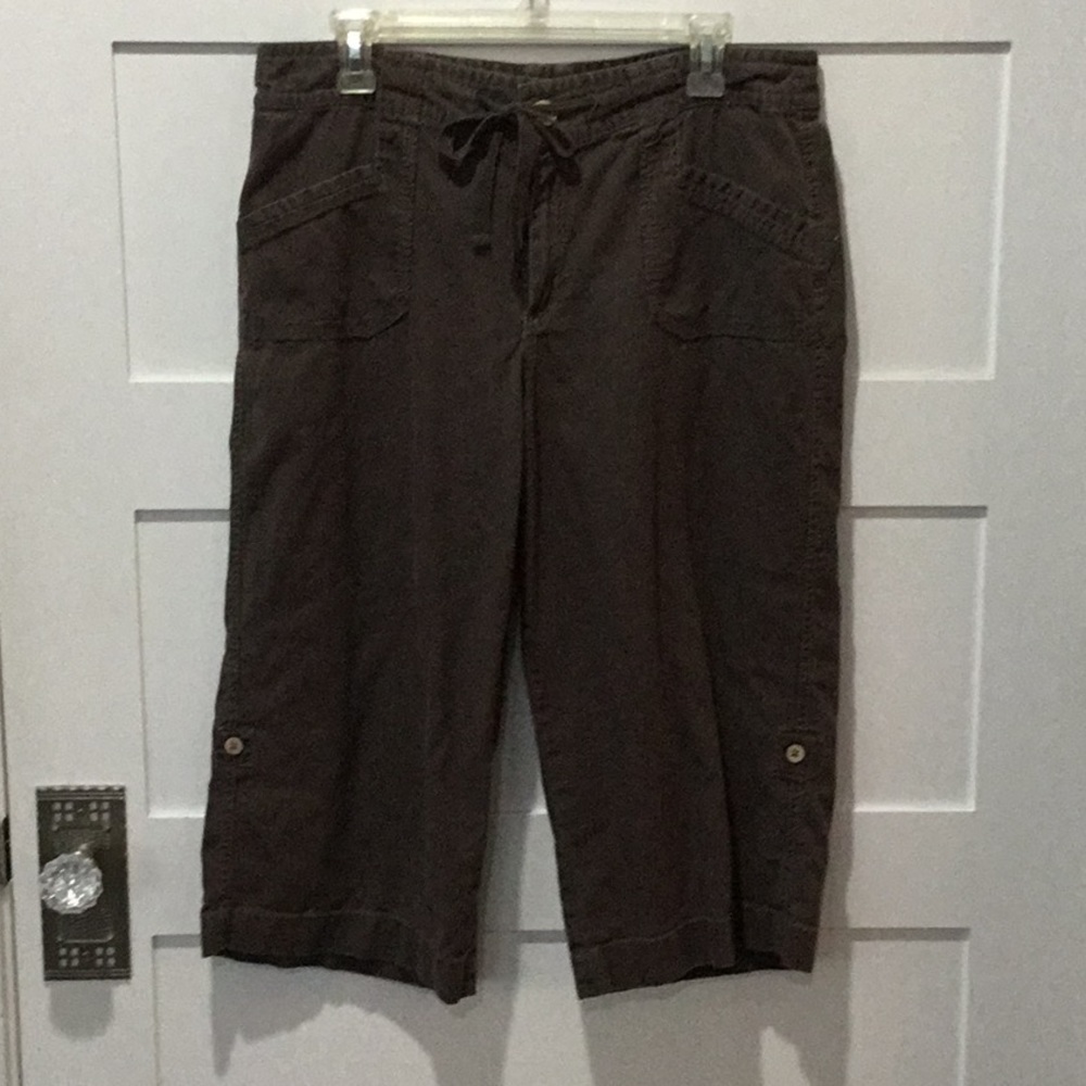 Nine West capris pants.